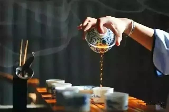 簡小葉放肆語錄｜浮塵紅，不是這個星球上能有的香味。